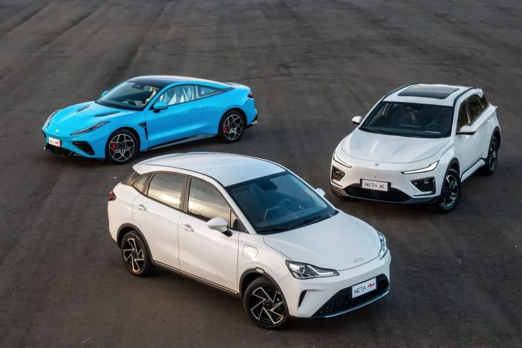 Neta Auto, montadora chinesa, enfrenta dificuldades no Brasil e pode deixar o país antes de consolidar sua operação de carros elétricos.
