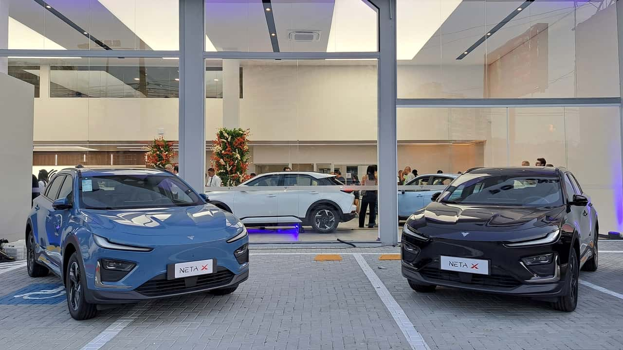 Neta Auto, montadora chinesa, enfrenta dificuldades no Brasil e pode deixar o país antes de consolidar sua operação de carros elétricos.