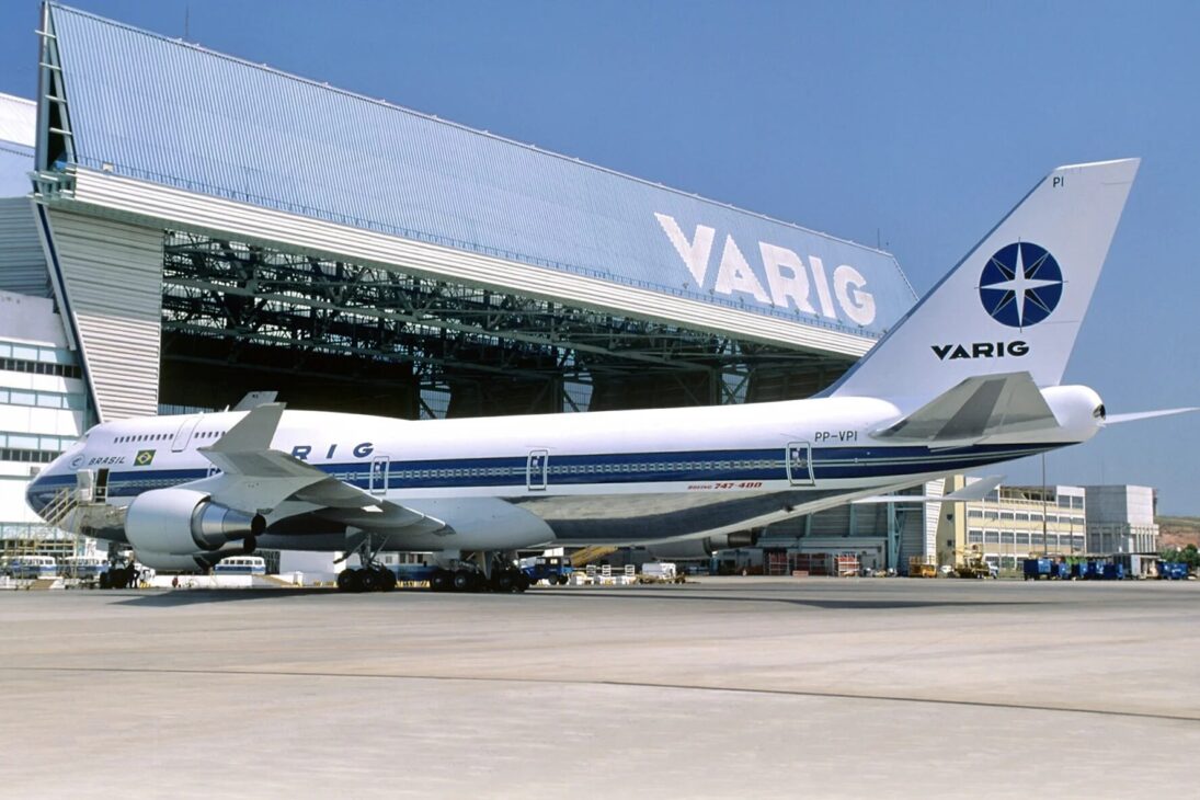 VARIG: de orgullo nacional a colapso bilionário. Entenda como a gigante aérea brasileira perdeu altitude até desaparecer dos céus.