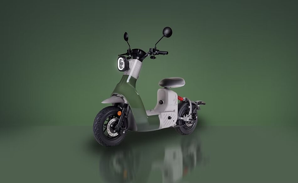 Scooter elétrica Bee Type 2 chega ao Brasil com design retrô, motor de 1.000 W, bateria removível e preço a partir de R$ 14.990.
