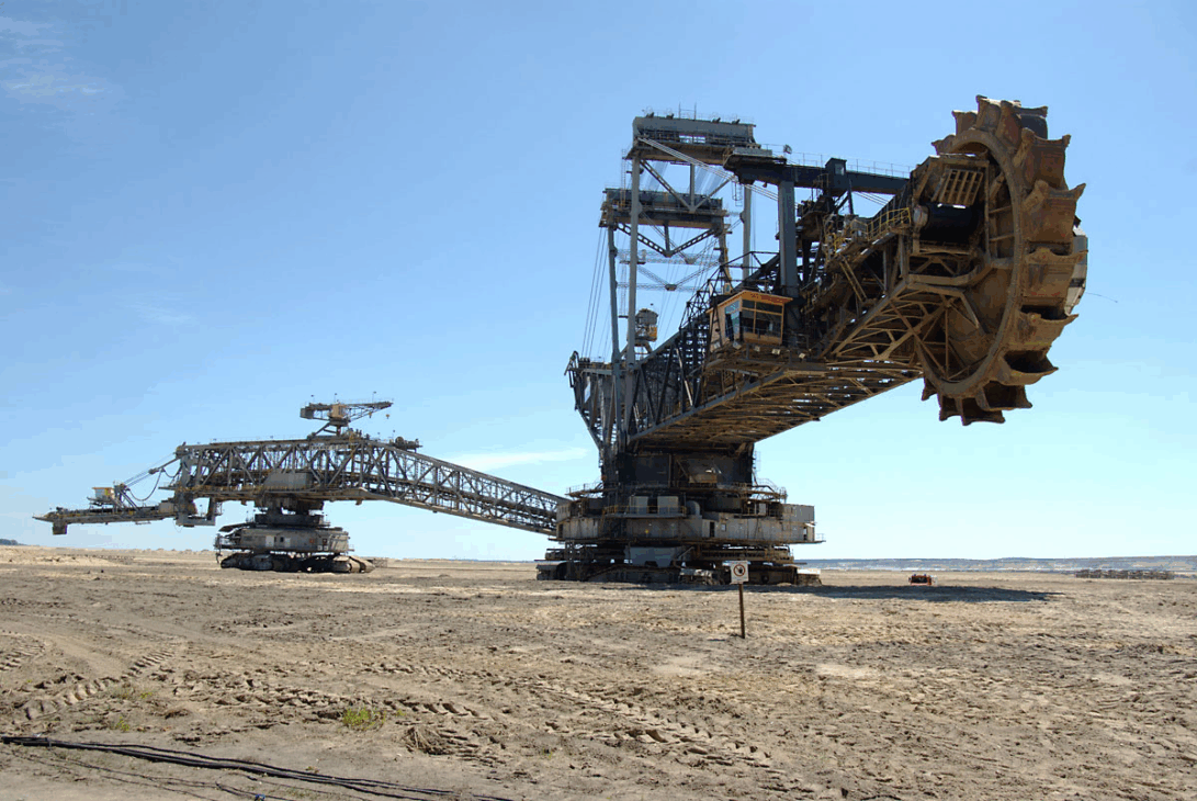 Conózca la Bagger 293, una excavadora colosal que excava como un titán y transforma toneladas de suelo diariamente con eficiencia insana.