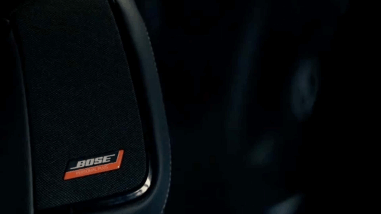 Nissan Kicks 2026 revela interior tecnológico y som Bose nos encostos, com teto solar panorâmico e motor 1.0 turboflex. Saiba tudo!