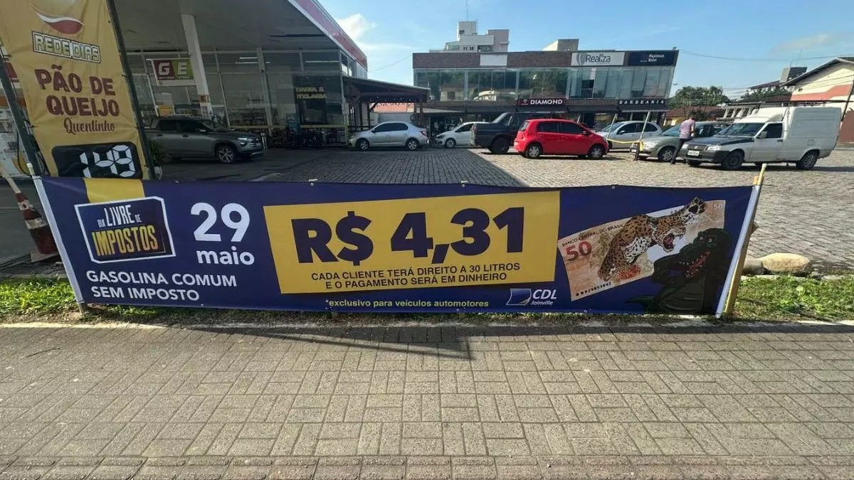 Gasolina a R$ 4 en SP llama atención en el Día Libre de Impuestos, acción que muestra el peso real de los tributos en el precio de los productos.
