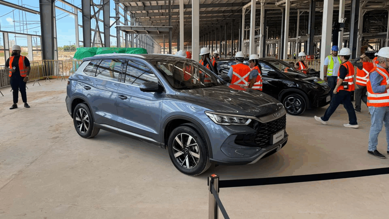 BYD anuncia inicio de la producción de vehículos en Brasil en 2025, con fábrica en Camaçari que promete transformar el mercado de coches eléctricos en el país. (Imagen: Motor1)