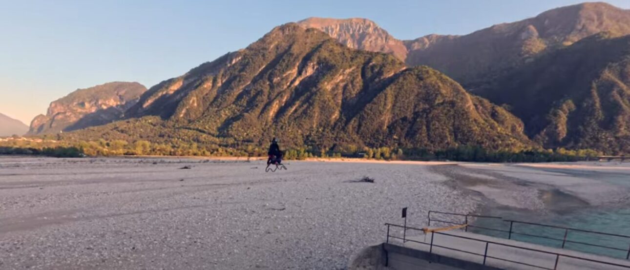 ¡Conoce la moto voladora inspirada en Star Wars! La Airbike promete revolucionar la movilidad urbana, pero ¿está realmente lista para el futuro?