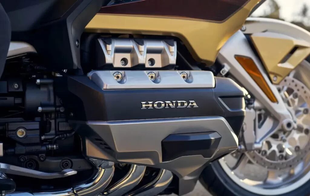 Honda Gold Wing 2025, con su motor de 1.833 cc, redefine el segmento de motos de turismo, ofreciendo potencia, confort e innovación como nunca antes.