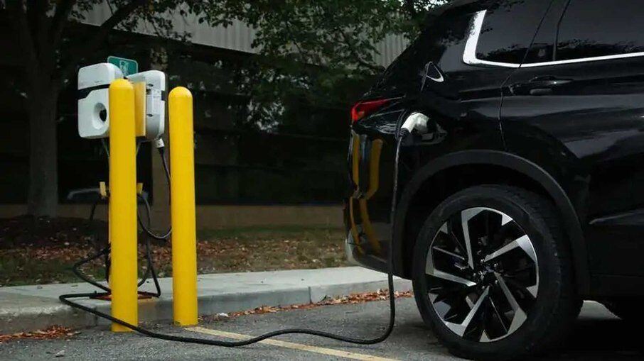 Empresas chinas invierten fuerte en Brasil: 10 mil puntos de recarga y fábricas de semiconductores para acelerar la electrificación de los coches. (Divulgação)