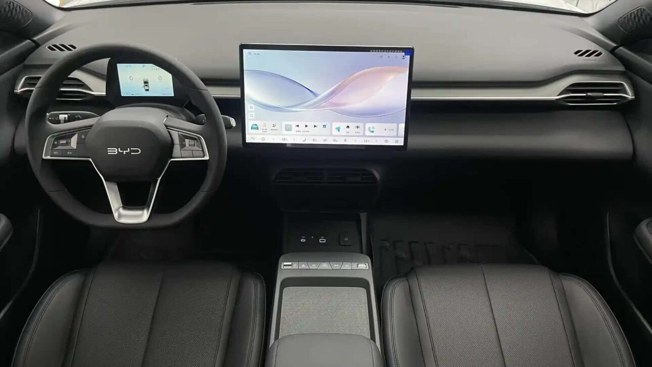 Sedán eléctrico BYD e7 llega a R$ 79 mil en China con visual ousado y foco en conductores de app. ¡Vea por qué podría sorprender al mercado! (Imagen: reproducción)