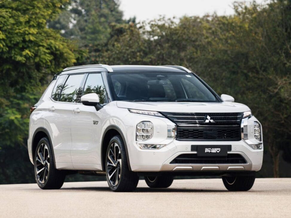 El Mitsubishi Outlander PHEV 2026 llega con hasta 26 km/l, siete asientos y tecnología híbrida que puede revolucionar el mercado brasileño de SUVs.