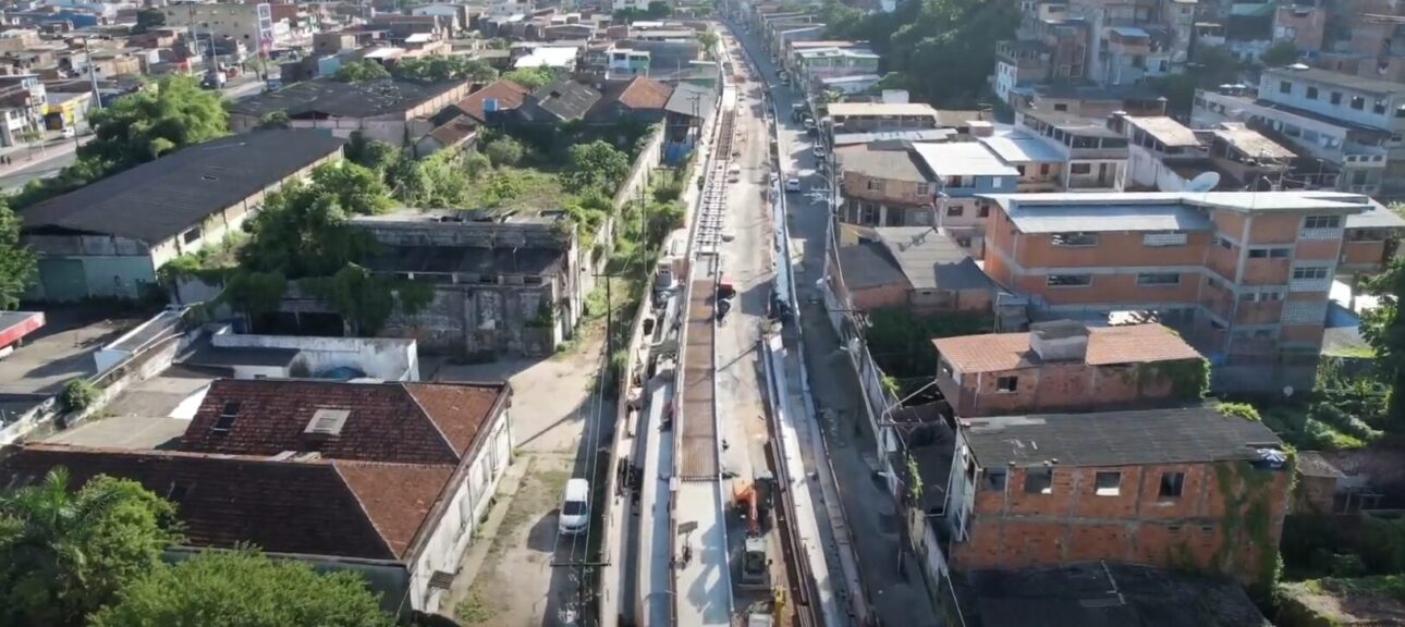 Salvador construye el mayor VLT de Brasil, un transporte moderno y sostenible que va a conectar barrios históricos y periféricos, revolucionando la movilidad.