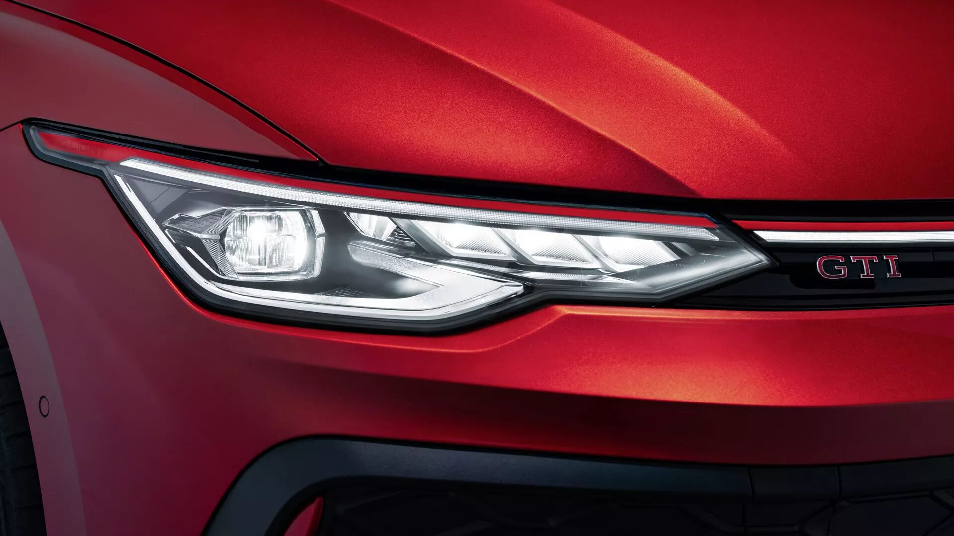 Volkswagen anuncia Golf GTI elétrico monstruoso, com tecnologia avançada e potência de até 300 cv, marcando nova era dos esportivos elétricos.