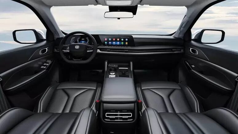 Nova Ram 1200 surpreende com luxo, tecnologia e visual exclusivo. Picape média da Stellantis promete agitar o mercado brasileiro!