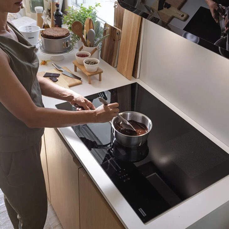 Un electrodoméstico moderno consume más que el refrigerador y el horno juntos. Entienda por qué se ha convertido en el villano oculto de la factura de luz!