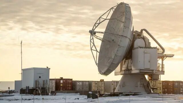 Base secreta de los EE. UU. amenaza con liberar desechos tóxicos bajo el Ártico. Camp Century puede causar un desastre ambiental con el deshielo en Groenlandia.