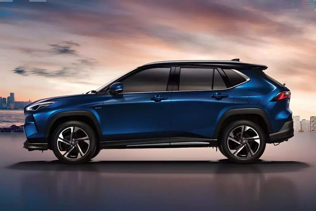 Yaris Cross 2026 promete hasta 32 km/l y tecnología híbrida, pero lanzamiento en Brasil fue aplazado para octubre. Descubre más sobre el SUV económico.