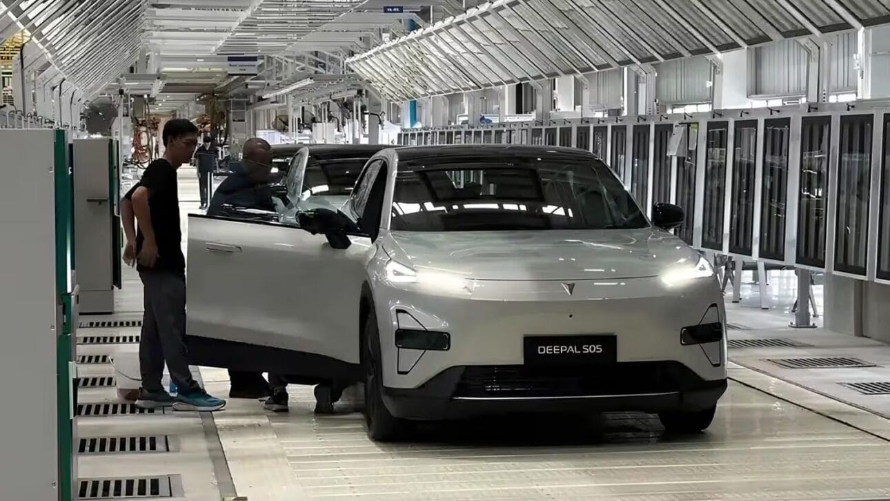 Changan inaugura su primera fábrica fuera de China en Tailandia, impulsando autos eléctricos y transformando el mercado automotriz en Asia y Brasil.