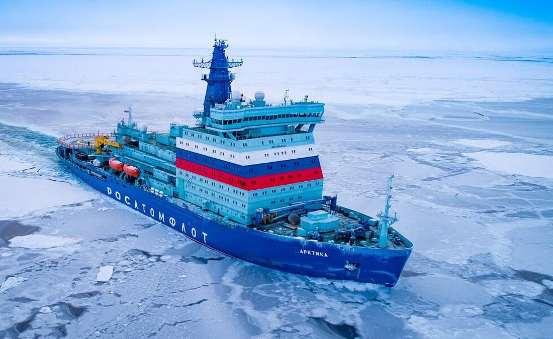 Descubre cómo el buque nuclear Arktika rompe hielo de 3 metros y mantiene rutas abiertas en el Ártico, desafiando el frío extremo con tecnología única.