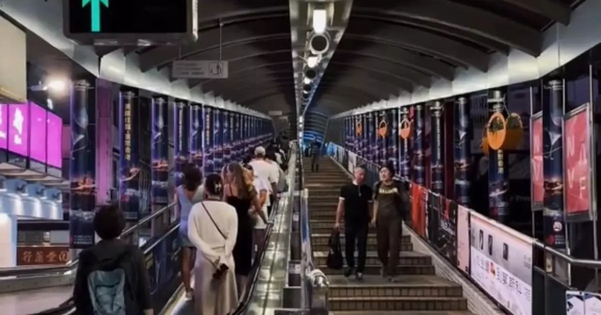 Conoce la escalera mecánica más larga del mundo en Hong Kong, su ingeniería innovadora, impacto cultural y el secreto oculto bajo la ciudad.