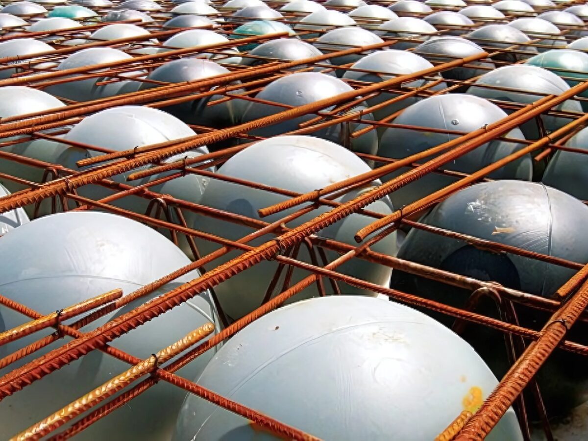 Criada por um engenheiro dinamarquês nos anos 1980, a laje BubbleDeck surge como uma alternativa eficiente e sustentável às lajes tradicionais na construção civil.