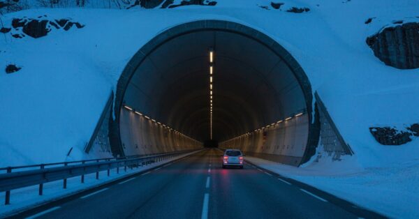 Noruega está construindo o túnel rodoviário mais longo e profundo do mundo — uma obra subaquática que economizará 10h de viagens com mais de 392 metros de profundidade