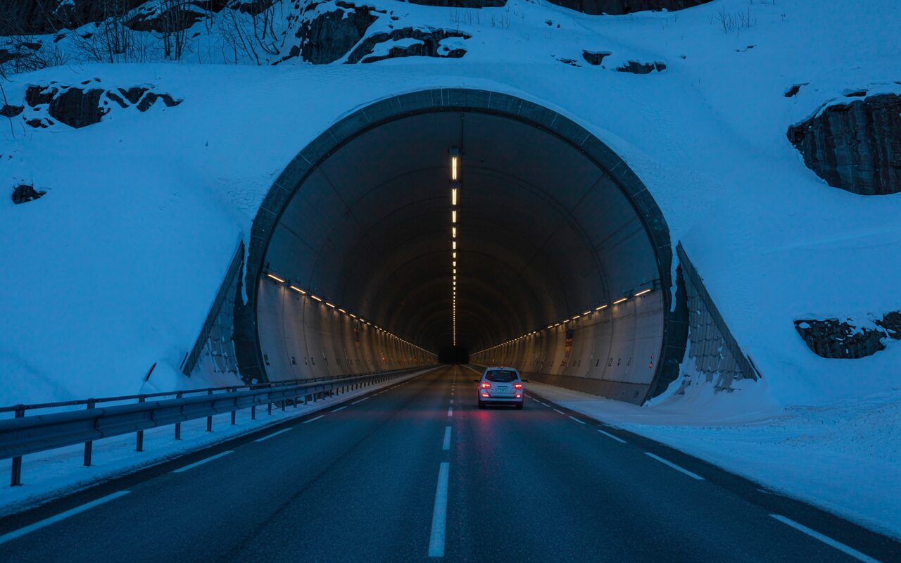 Noruega está construindo o túnel rodoviário mais longo e profundo do mundo — uma obra subaquática que economizará 10h de viagens com mais de 392 metros de profundidade