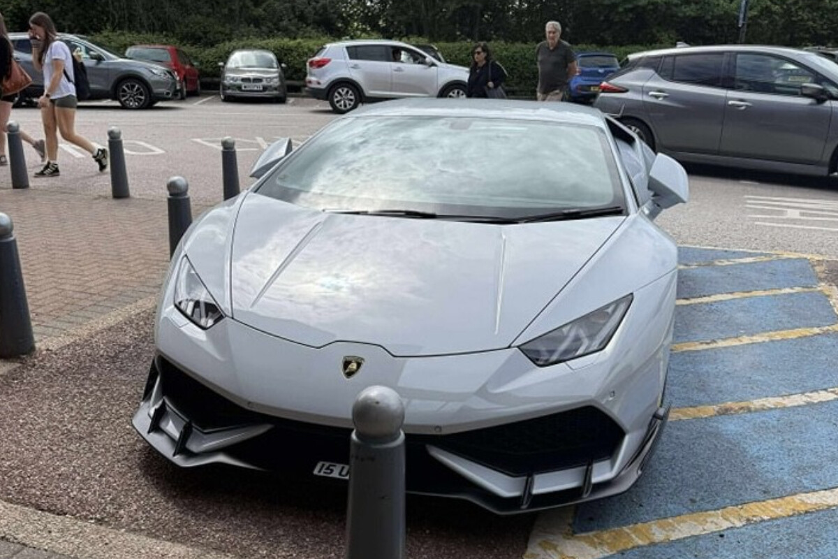 Lamborghini, Vagas, Deficientes, Redes Sociais