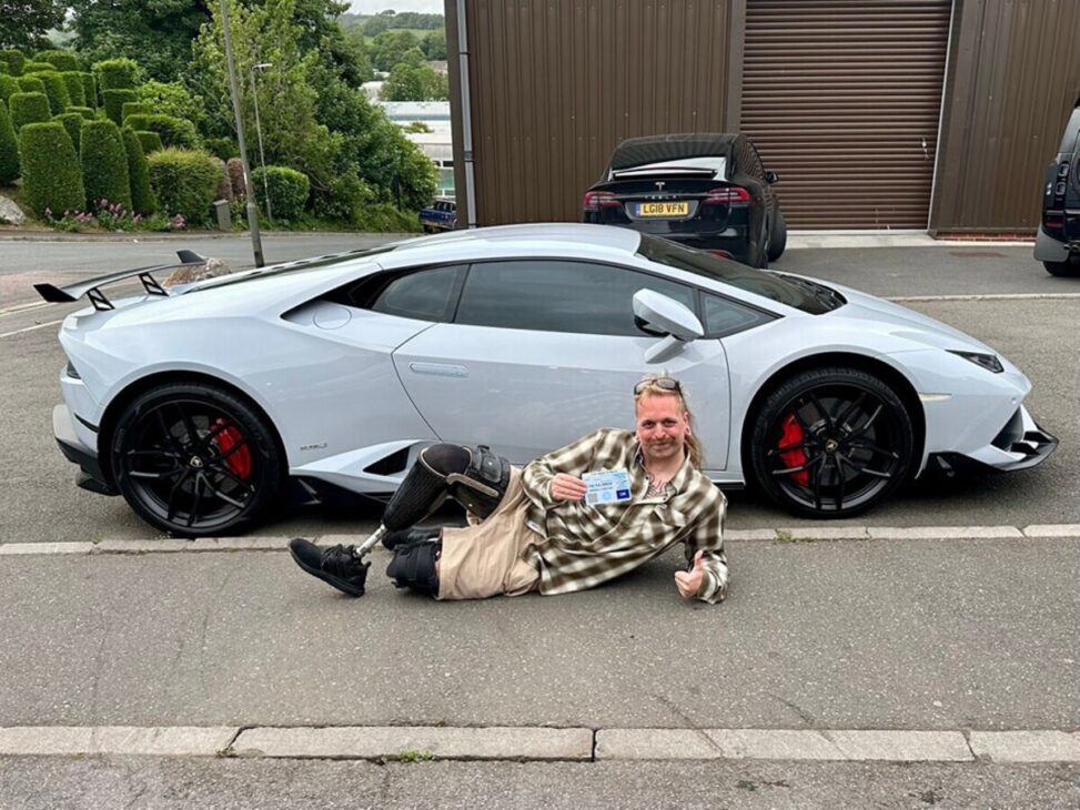 Redes Sociales, Lamborghini, Discapacidad