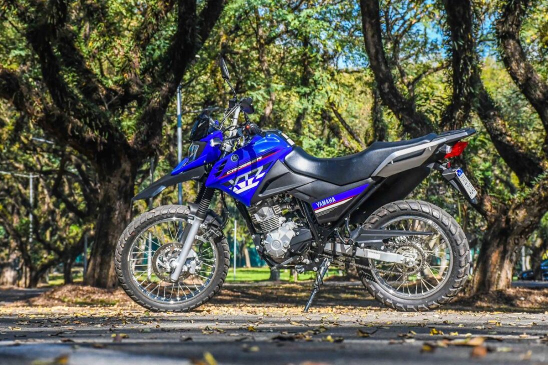 La Yamaha XTZ 150 Crosser es una trail usada con ABS y hace 41 km/l y autonomía de 400 km