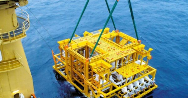 A "árvore de natal molhada" de 80 toneladas: o coração de aço dos poços do pré-sal