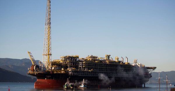 A "cidade flutuante" do pré-sal: como funciona o navio-plataforma de 300 metros da Petrobras?