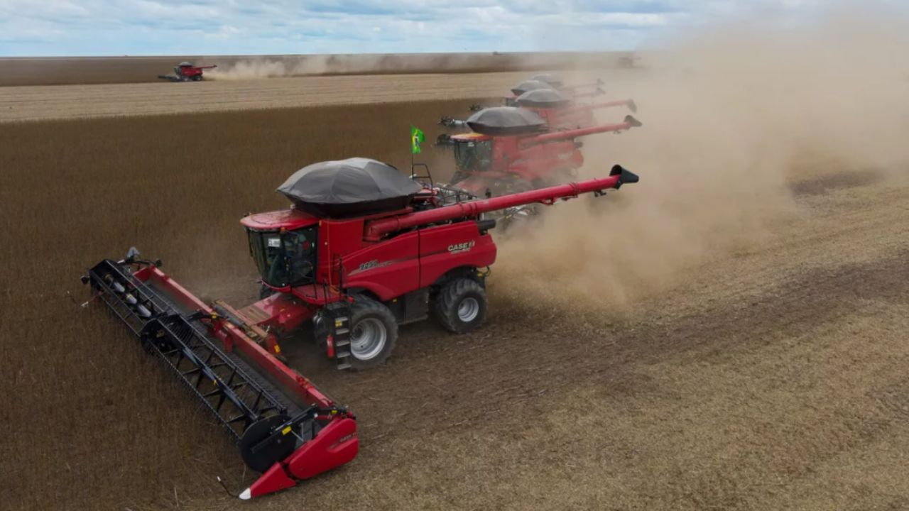 La cosechadora Case IH Axial-Flow 9250 utiliza automatización inteligente para pensar por sí misma, revolucionando la eficiencia y la calidad de la cosecha en el agronegocio. Foto: Case IH