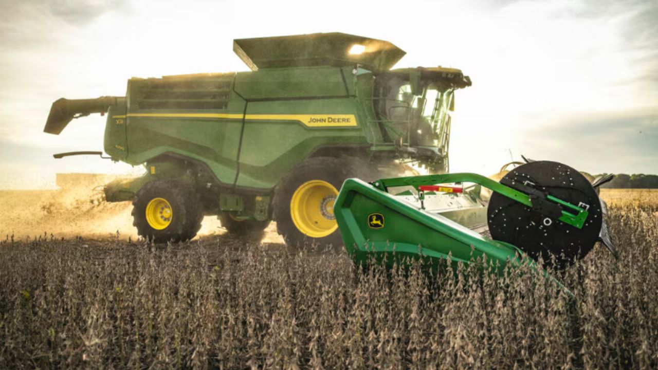 A colheitadeira de R$5 milhões que trabalha sozinha via satélite e faz o trabalho de 100 homens