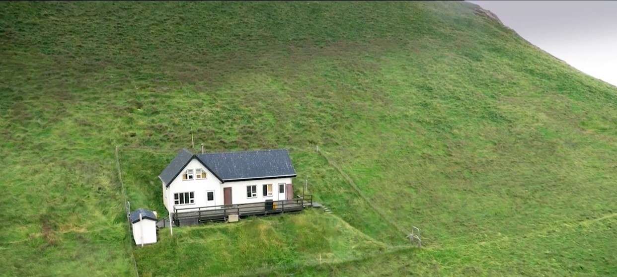 La isla con la casa más solitaria del mundo genera misterio y teorías