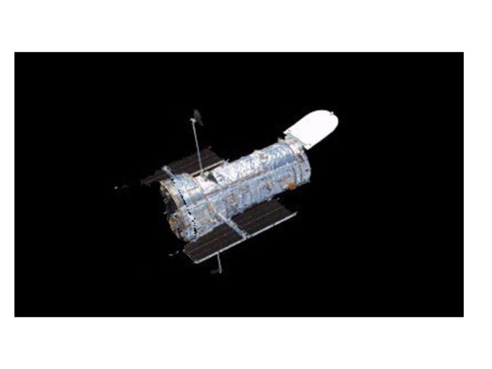 La lente de un escáner de satélite espía, que puede leer la placa de un coche a 300 km de altitud