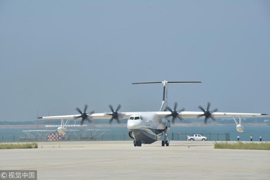 La Mayor Aeronave Anfibia Del Mundo, El AG600 De China, Con 38,8 Metros De Envergadura Y Cuatro Motores, Que Fue Diseñada Para Aterrizar En El Mar Y Recoger 12 Toneladas De Agua En 20 Segundos