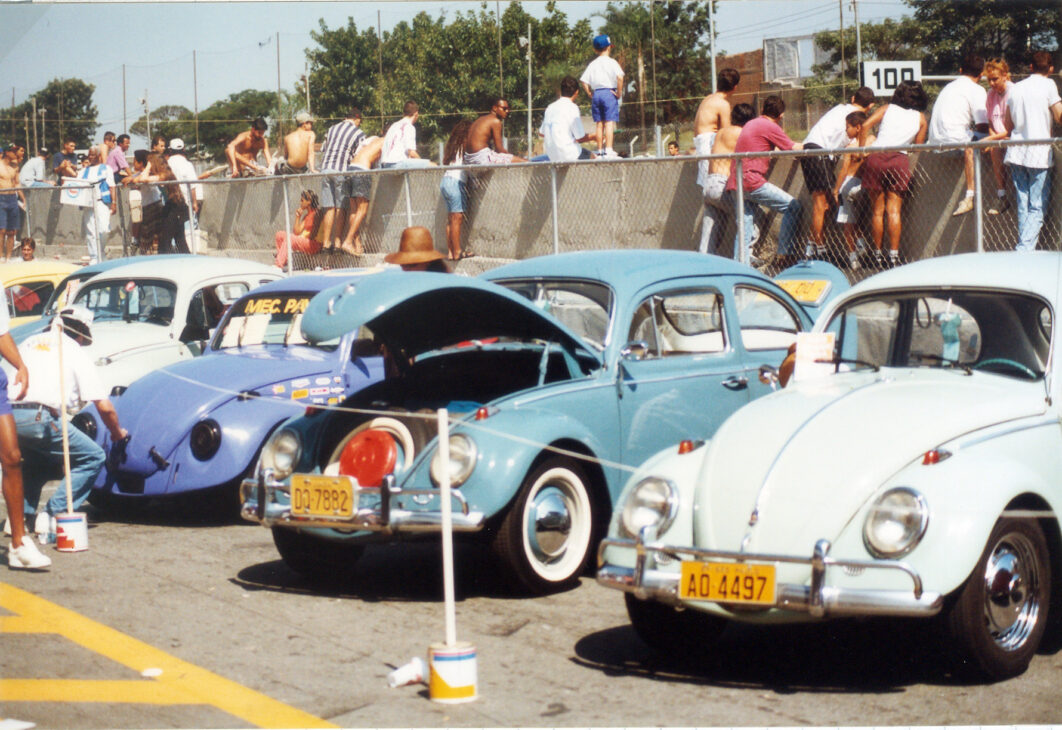 La mayor caravana de Fuscas del mundo 2.728 autos en SP, 1995! Ve cómo la pasión por el Fusca hizo historia y entró en el Guinness (IMAGEN AUTOENTUSIASTAS)