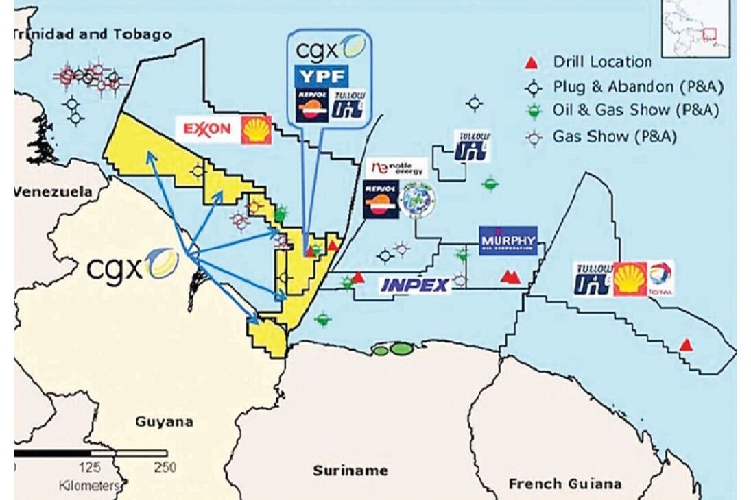 Guyana, una pequeña nación en la costa noroeste de América del Sur, se ha convertido en el centro de atención en el escenario energético global. El descubrimiento de 11 mil millones de barriles de petróleo en sus aguas, principalmente en el Bloque Stabroek, está transformando la economía del país a un ritmo sin precedentes. Liderada por la gigante estadounidense ExxonMobil, la exploración ha convertido a Guyana en el país con el mayor crecimiento del mundo.
