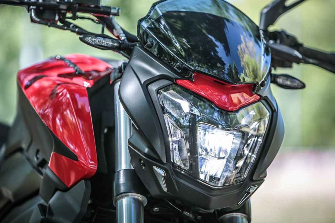 La nueva Bajaj Dominar 250 con motor de 250cc, alcanza la marca de 154 km/h en Brasil