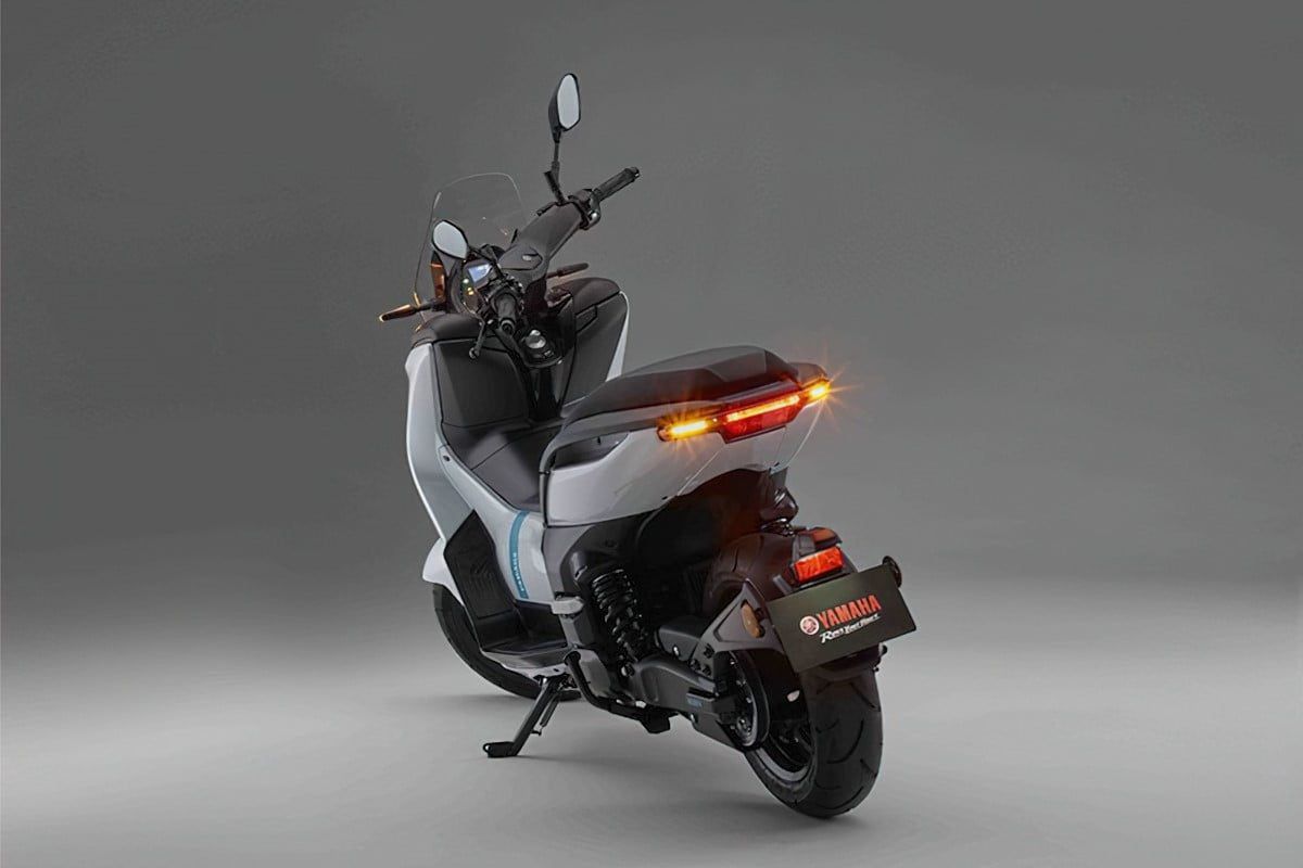 A scooter elétrica que a Yamaha vai trazer para o Brasil: tudo sobre a E01 de 100 km de autonomia