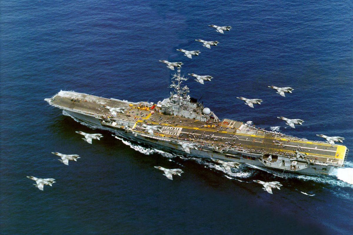 O trágico fim do porta-aviões São Paulo: a polêmica história do "sucatão francês"