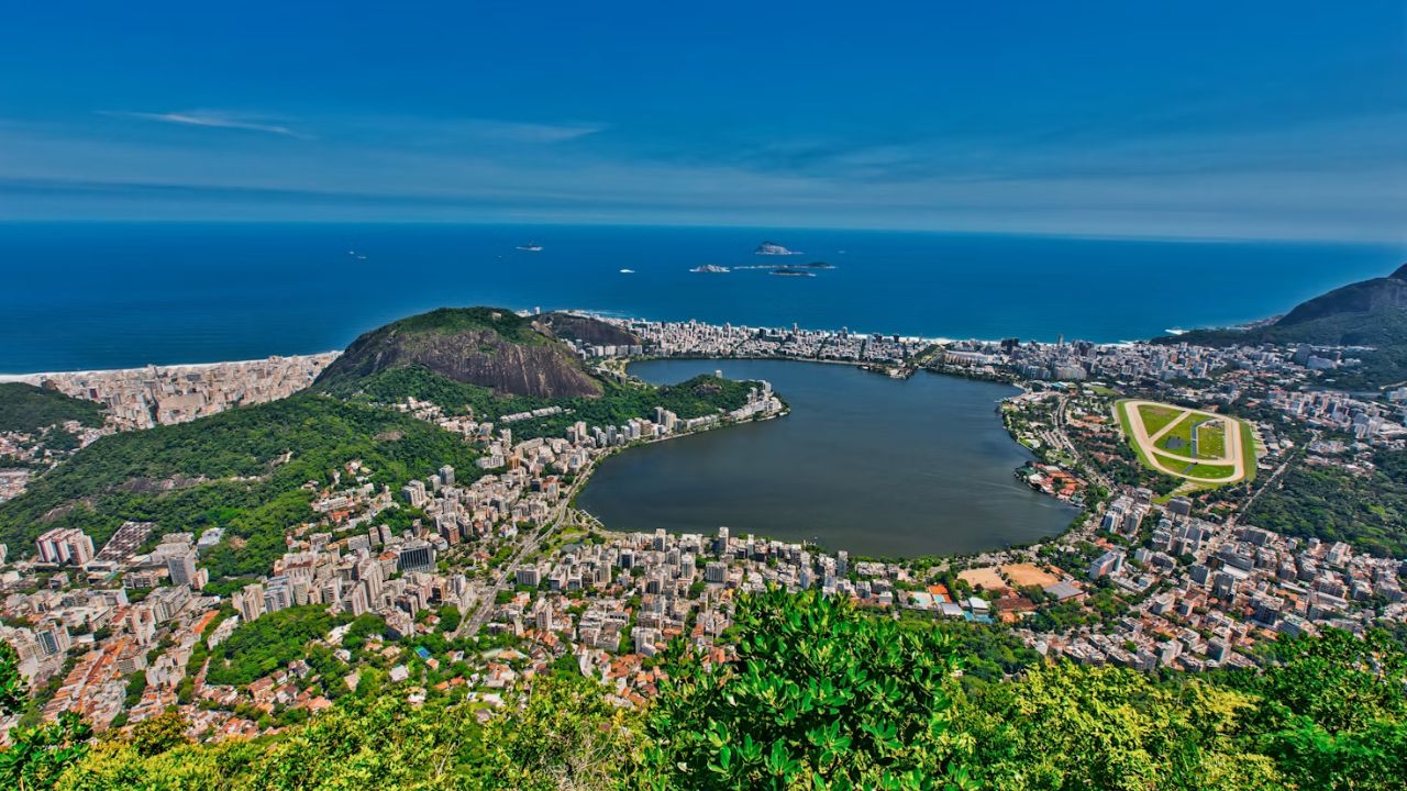 A reinvenção de uma zona portuária e o surgimento de um novo polo urbano no Rio de Janeiro