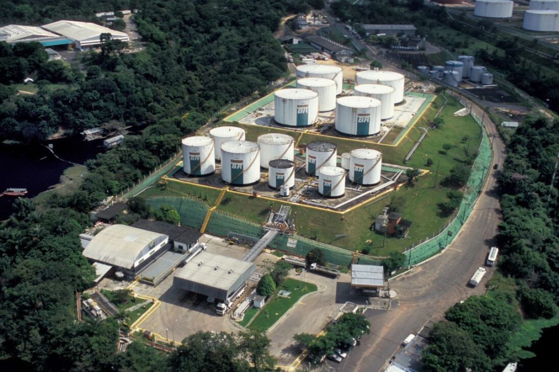 La venta de Petrobras por US$ 257 millones de la Refinería de la Amazonía a un grupo privado que generó una crisis de precios para los consumidores