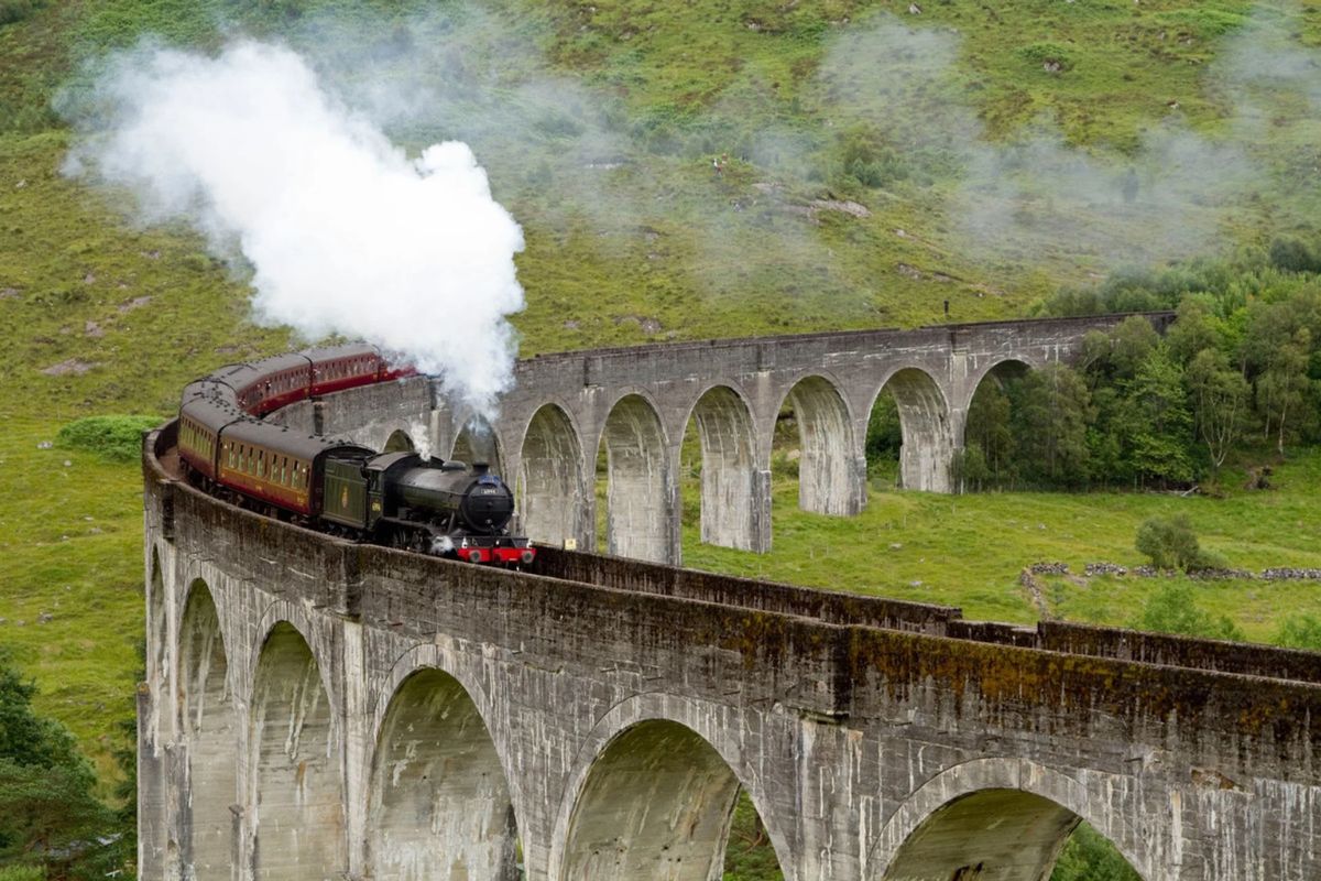 O expresso de Hogwarts na vida real: a viagem mágica no trem a vapor Jacobite na Escócia