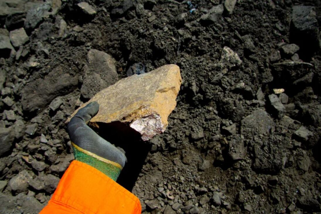 Brasil anuncia descubrimiento de cobalto en Bahia, el metal esencial para coches eléctricos, y entra en la disputa global por baterías