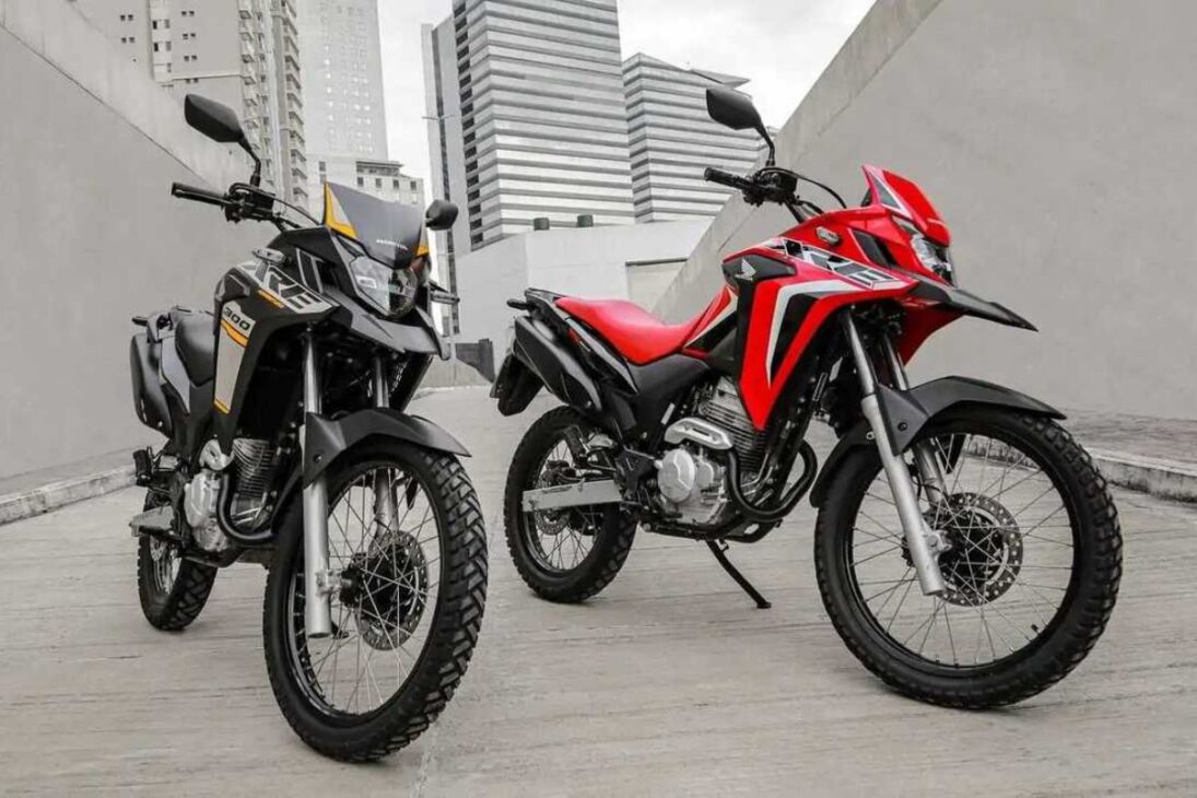 La Honda XRE 300, desde su lanzamiento, se ha convertido en una de las motocicletas más populares y deseadas de Brasil. Sin embargo, su trayectoria estuvo marcada por un problema crónico que se convirtió en la mayor pesadilla de sus dueños: la fisura en la culata del motor. El defecto, que también afectó a la CB 300R, fue particularmente notorio en los modelos fabricados antes de 2016.