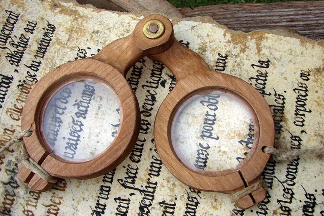 La pregunta "¿quién inventó las gafas graduadas?" no tiene una respuesta simple. A diferencia de las invenciones modernas, las gafas no pueden ser atribuidas a una sola persona. Su historia es una evolución que se ha extendido por siglos, involucrando observaciones y refinamientos de diversas culturas e individuos.