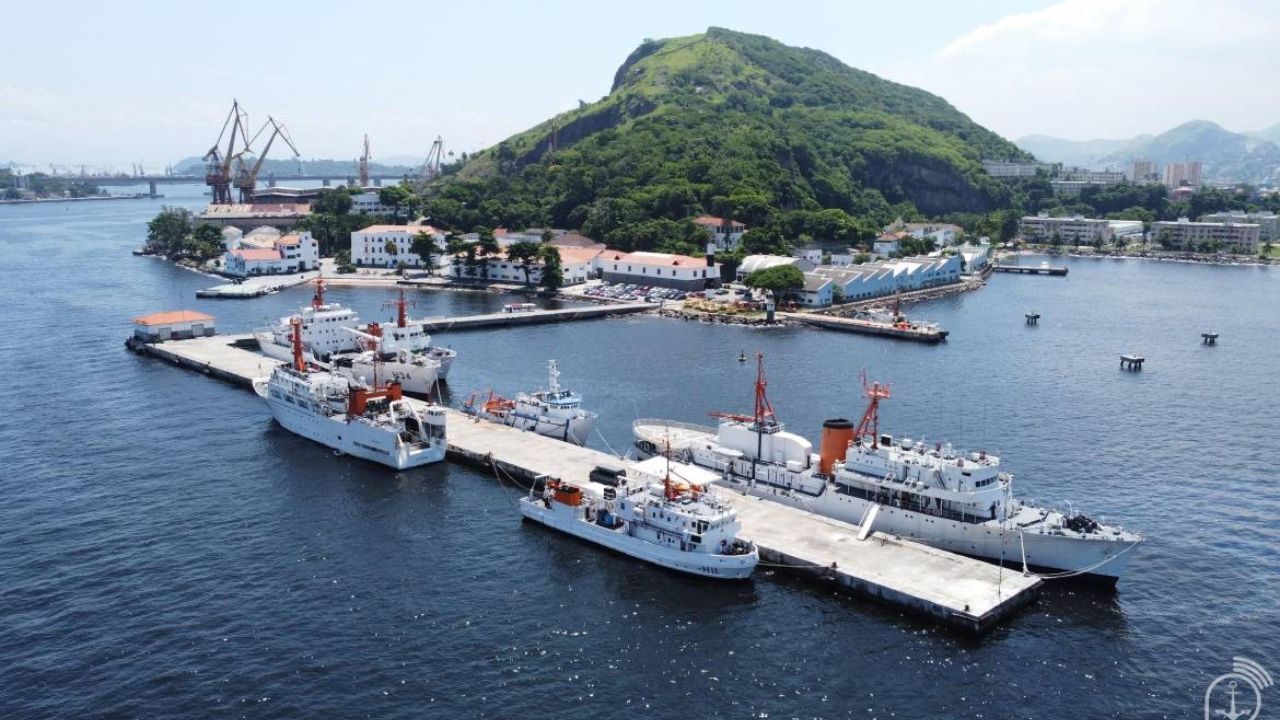 Con tecnología en lugar de cañones, los buques blancos de la Armada garantizan la seguridad de la navegación e impulsan la ciencia en las aguas de Brasil. Imagen: Fuente Agencia Armada de Noticias.