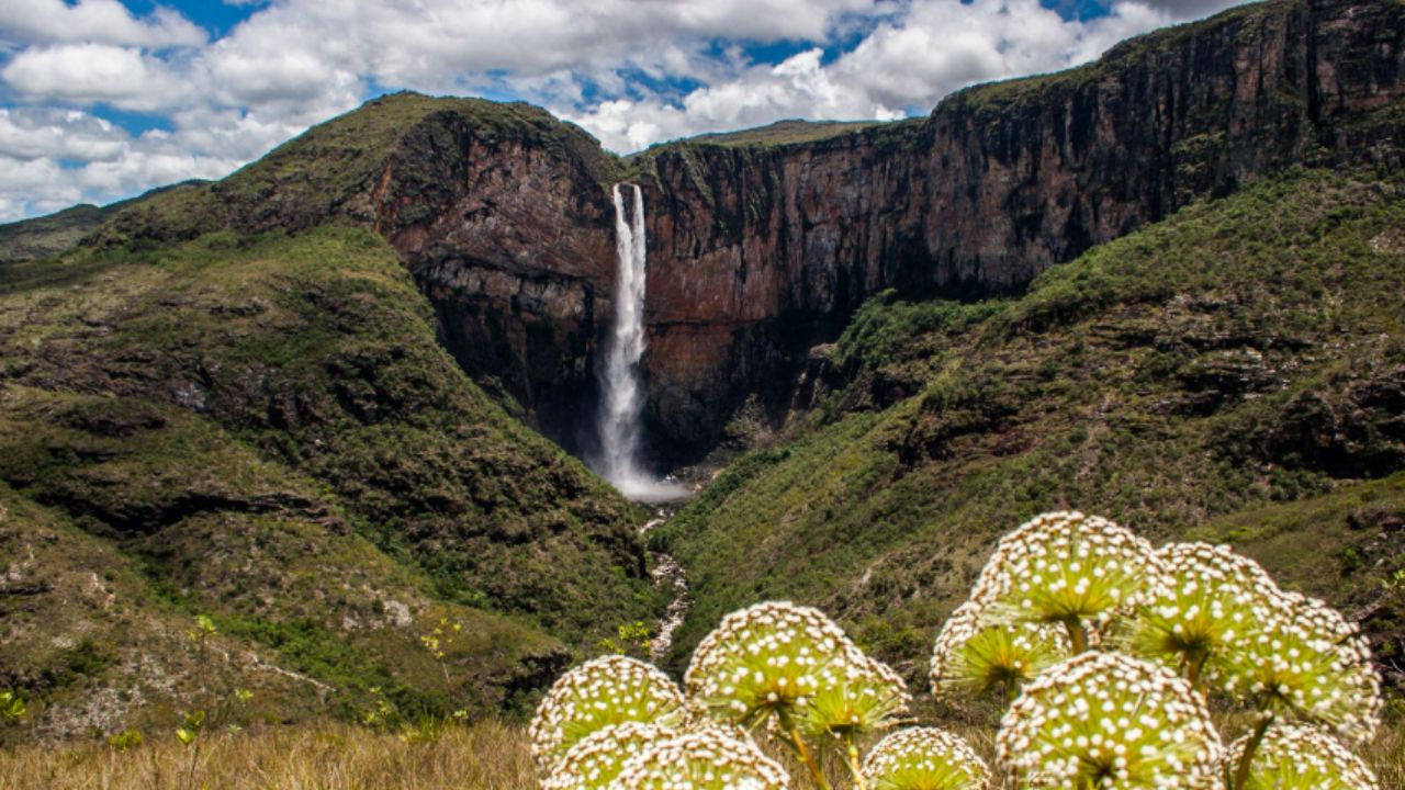 De carro pela Cordilheira do Espinhaço na Bahia, do litoral ao sertão na 'única cordilheira' do Brasil
