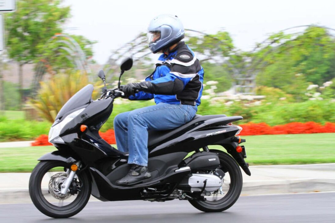 En 2013, la primera Honda PCX 150 con sistema Idling Stop fue lanzada en Brasil, hoy cuesta a partir de R$ 11.000
