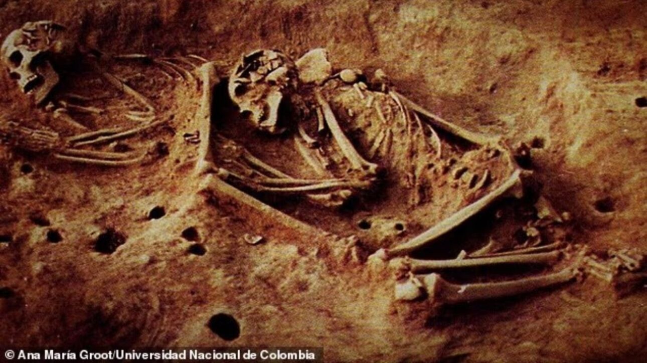 Imagen de excavación arqueológica en Checua, en Colombia, donde investigadores encontraron restos mortales de una civilización desaparecida con ADN sin equivalentes modernos. Descubrimiento crucial para los estudios de arqueología genética sudamericana.